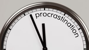 Procrastinar